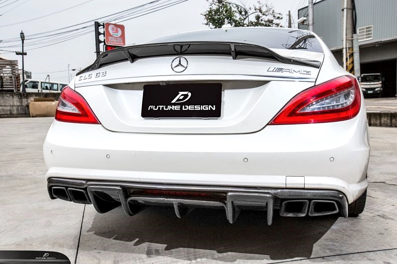 W218 CLS - Renntech style Carbon Rear Diffuser 01